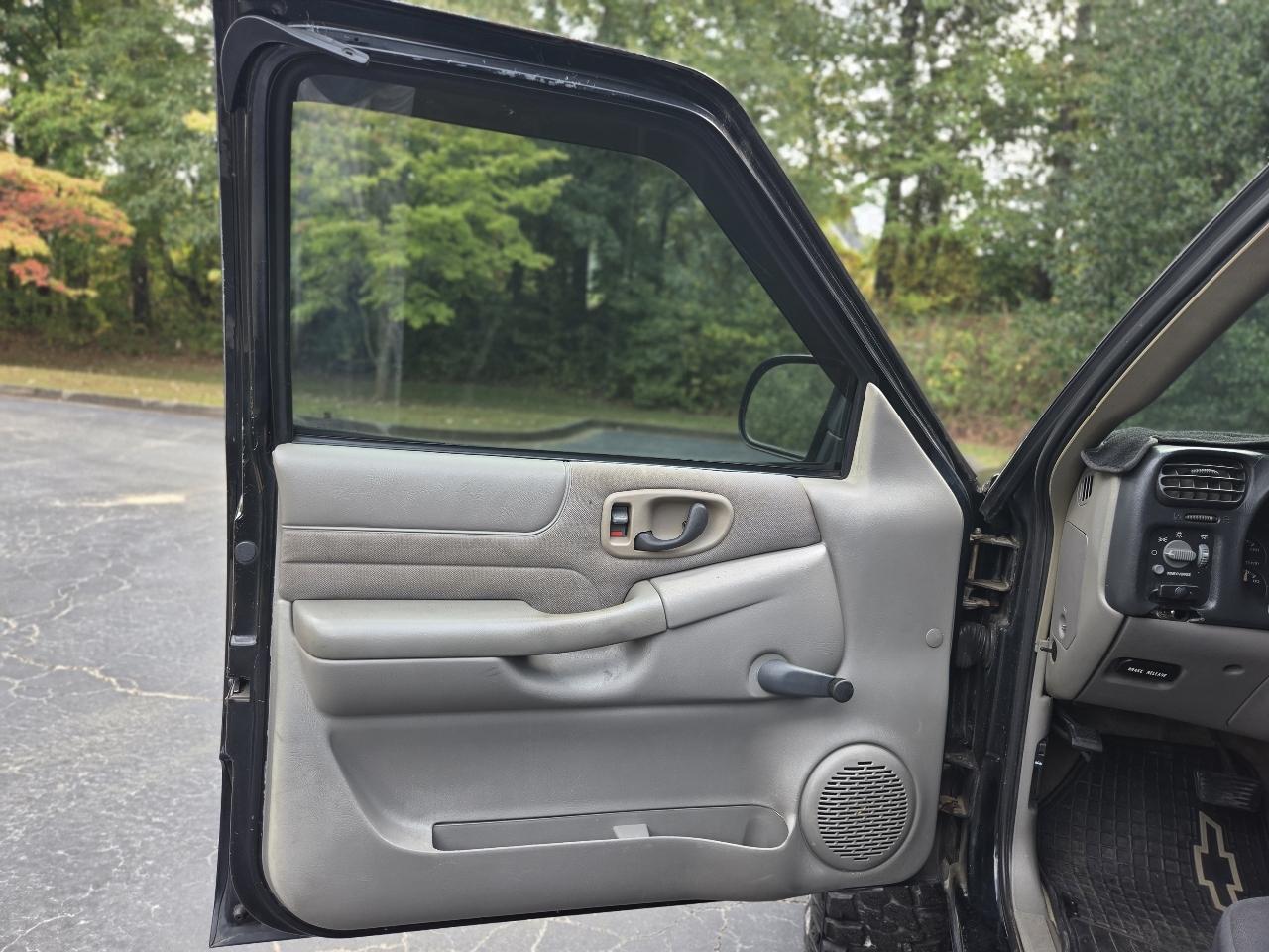Chevrolet S-10 Ext Cab 123" WB 4WD LS 2003