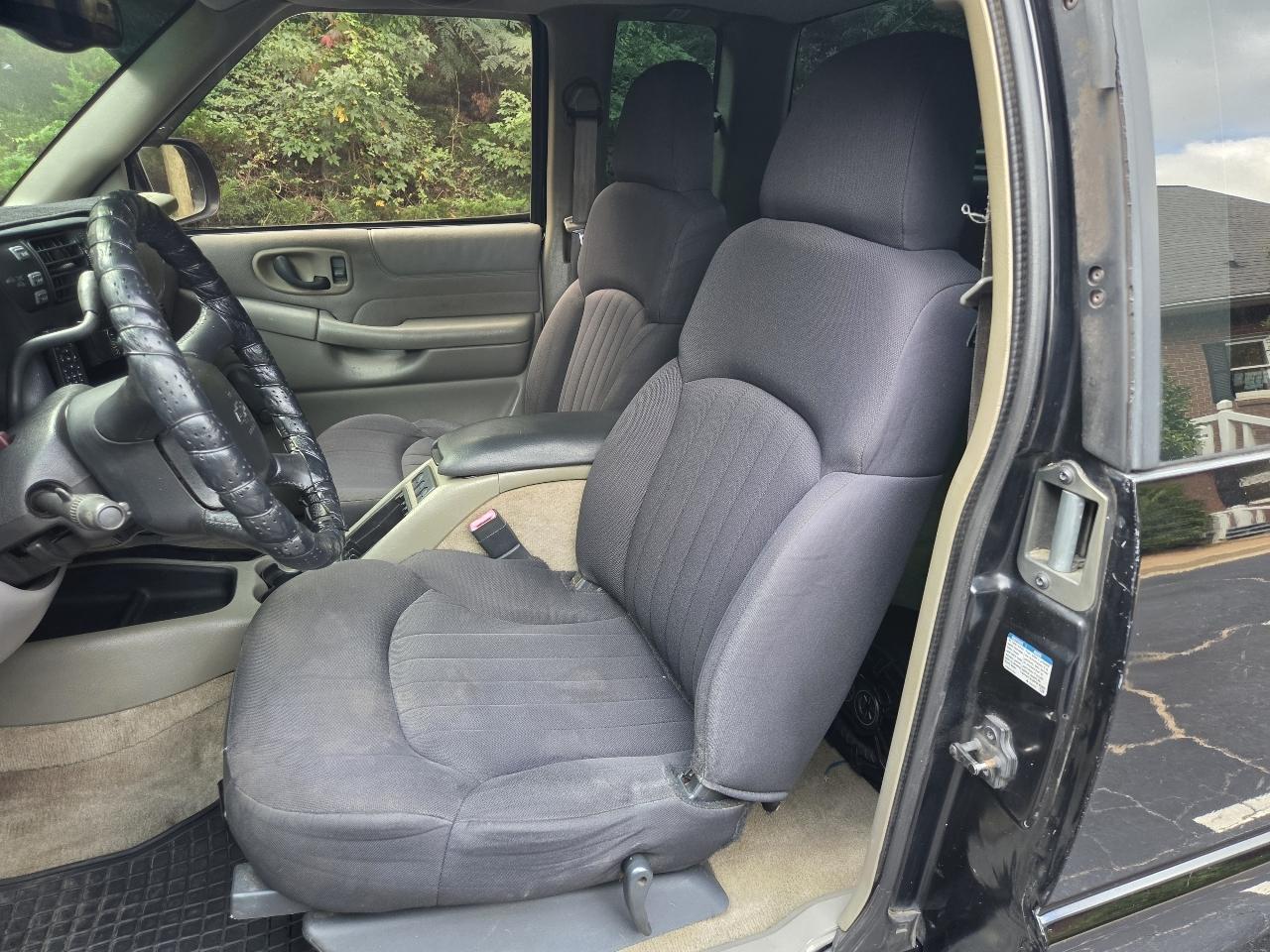 Chevrolet S-10 Ext Cab 123" WB 4WD LS 2003