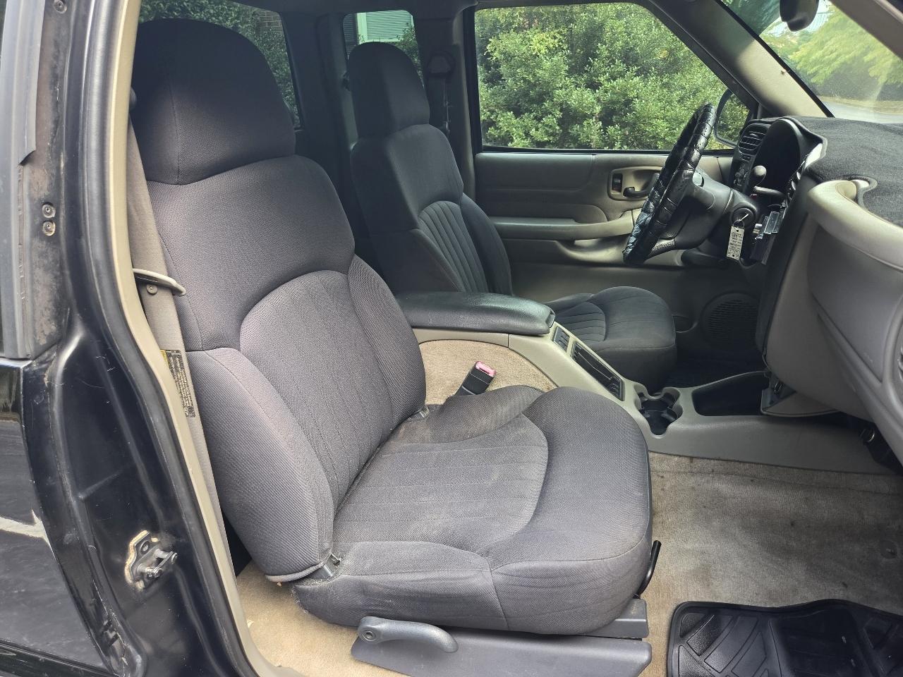 Chevrolet S-10 Ext Cab 123" WB 4WD LS 2003