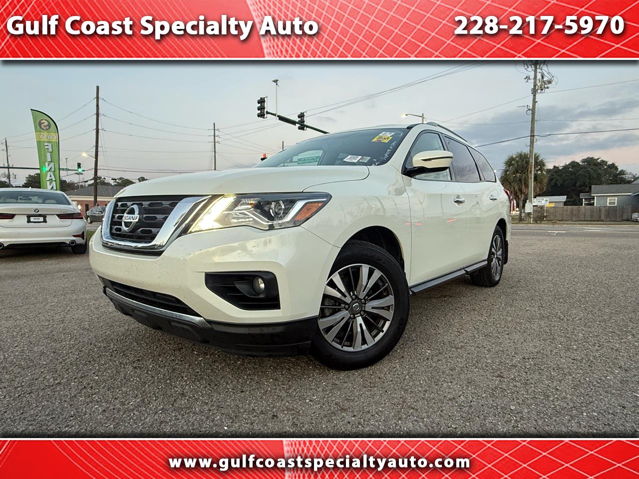 2020 Nissan Pathfinder SV's photo