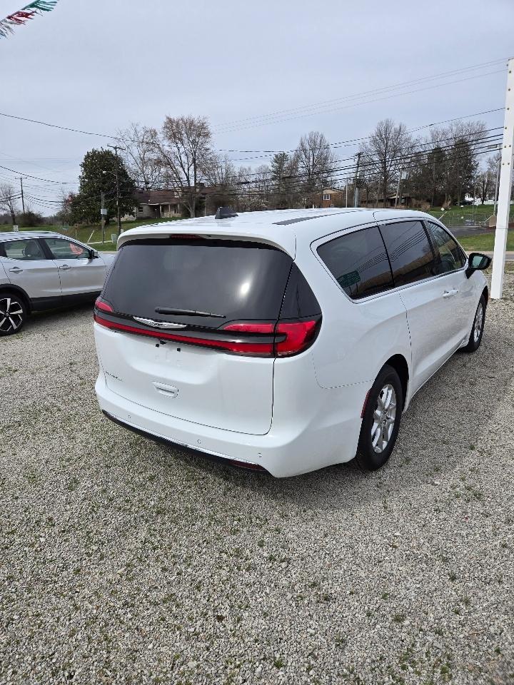 Chrysler Pacifica Select 2026
