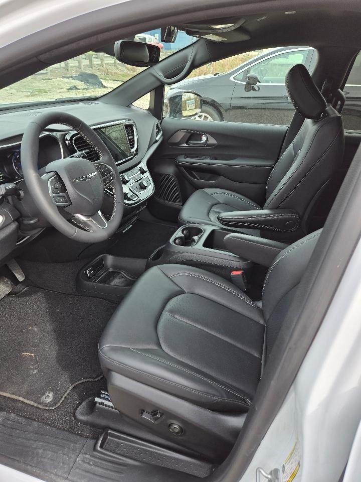Chrysler Pacifica Select 2026