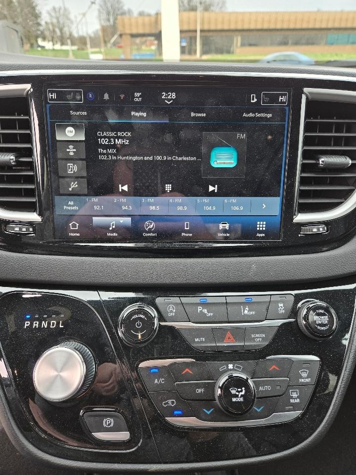 Chrysler Pacifica Select 2026