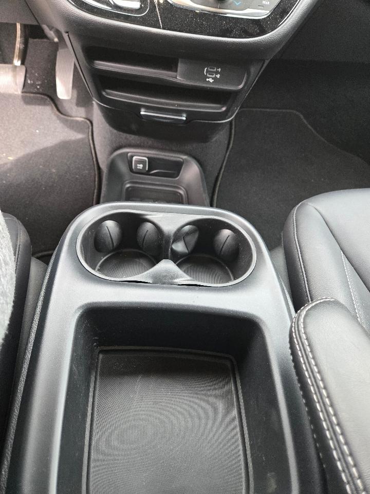 Chrysler Pacifica Select 2026