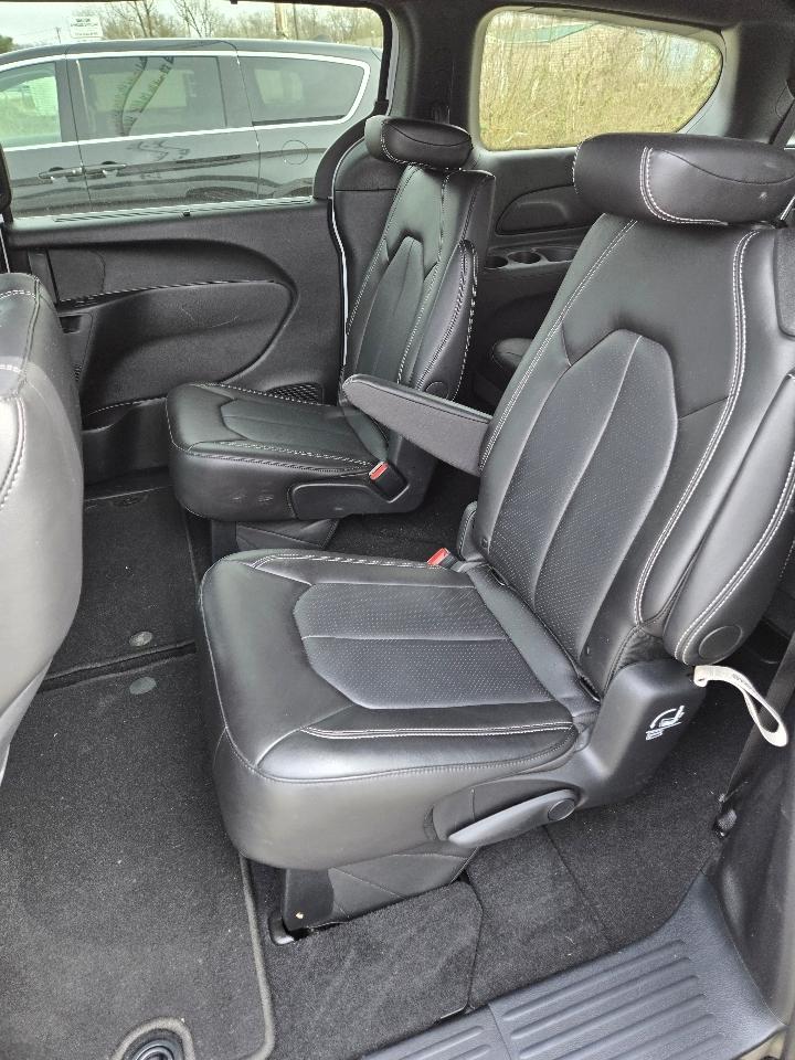 Chrysler Pacifica Select 2026
