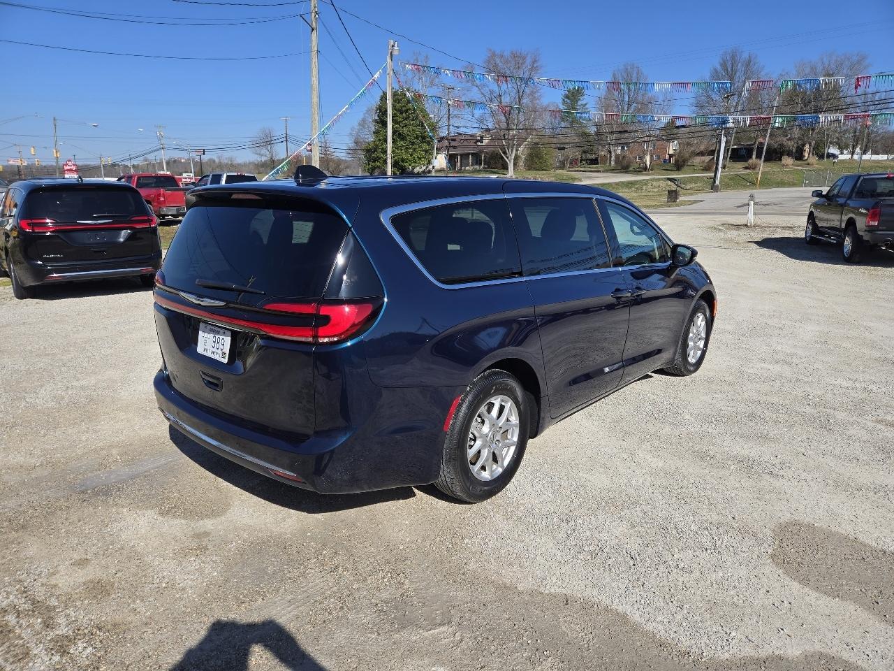 Chrysler Pacifica Touring L 2024