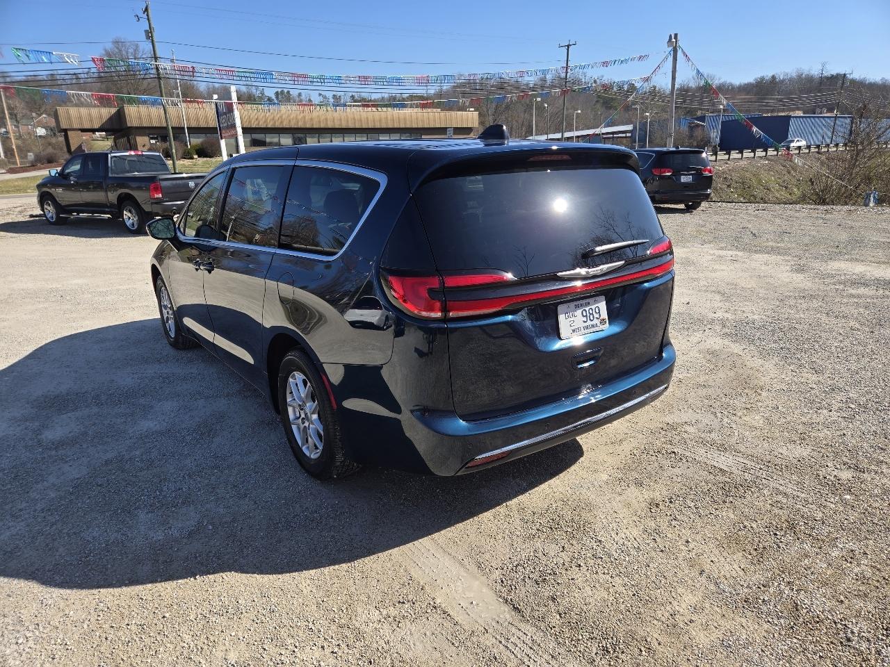 Chrysler Pacifica Touring L 2024