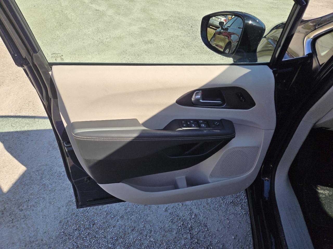 Chrysler Pacifica Touring L 2024