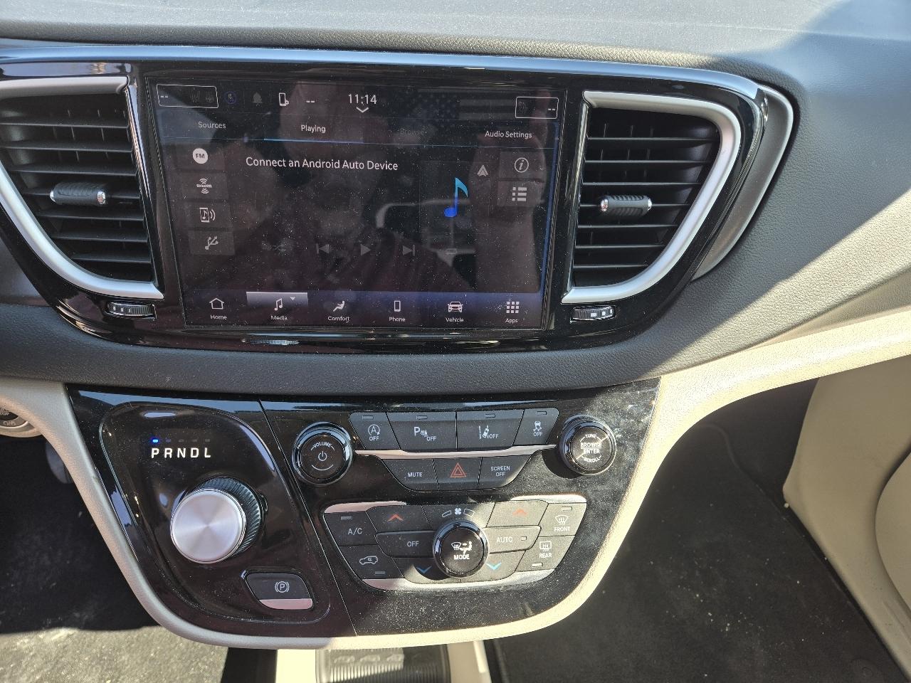 Chrysler Pacifica Touring L 2024