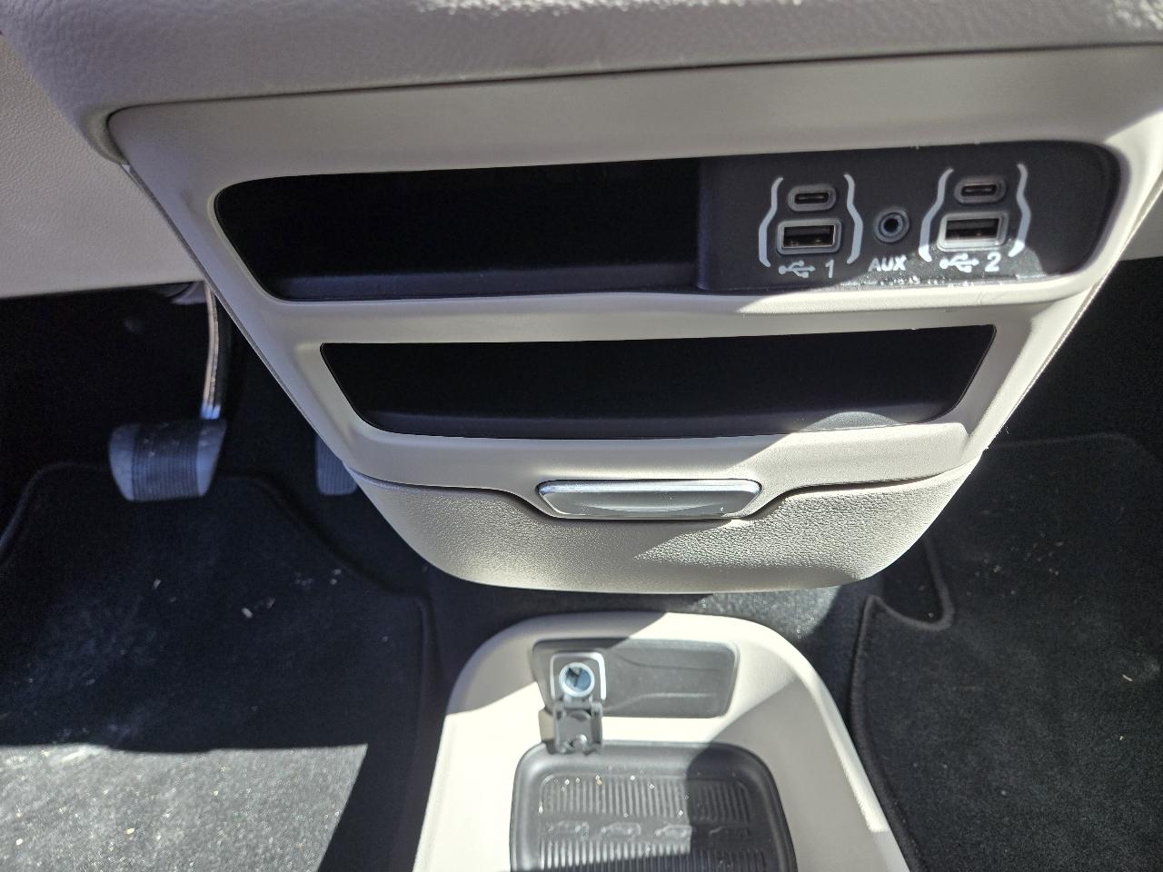 Chrysler Pacifica Touring L 2024