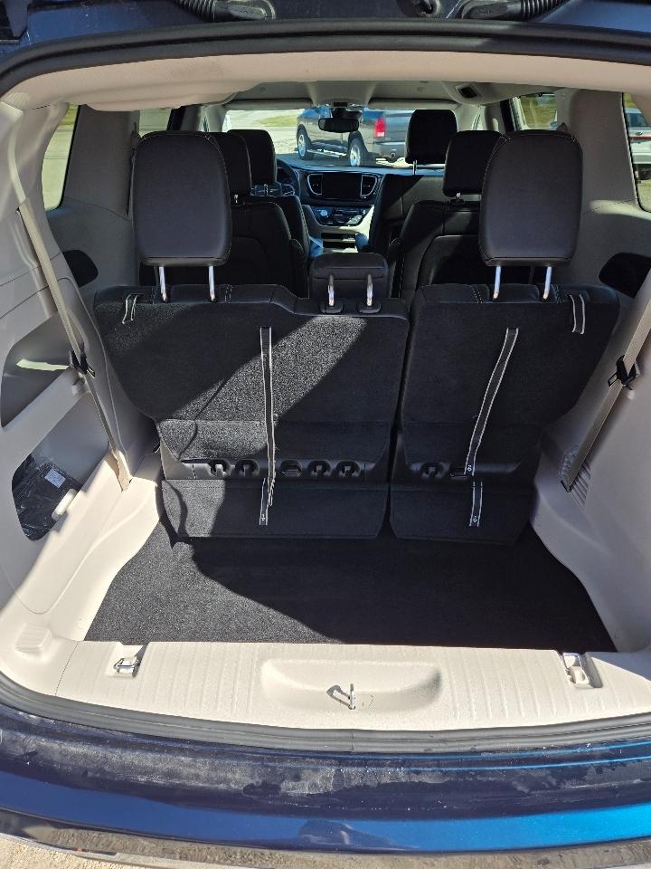 Chrysler Pacifica Touring L 2024