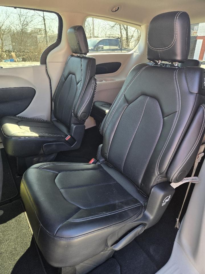 Chrysler Pacifica Touring L 2024