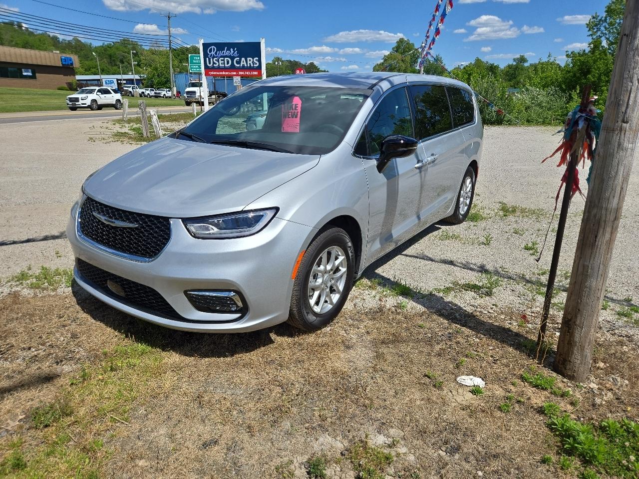 Chrysler Pacifica Select 2026