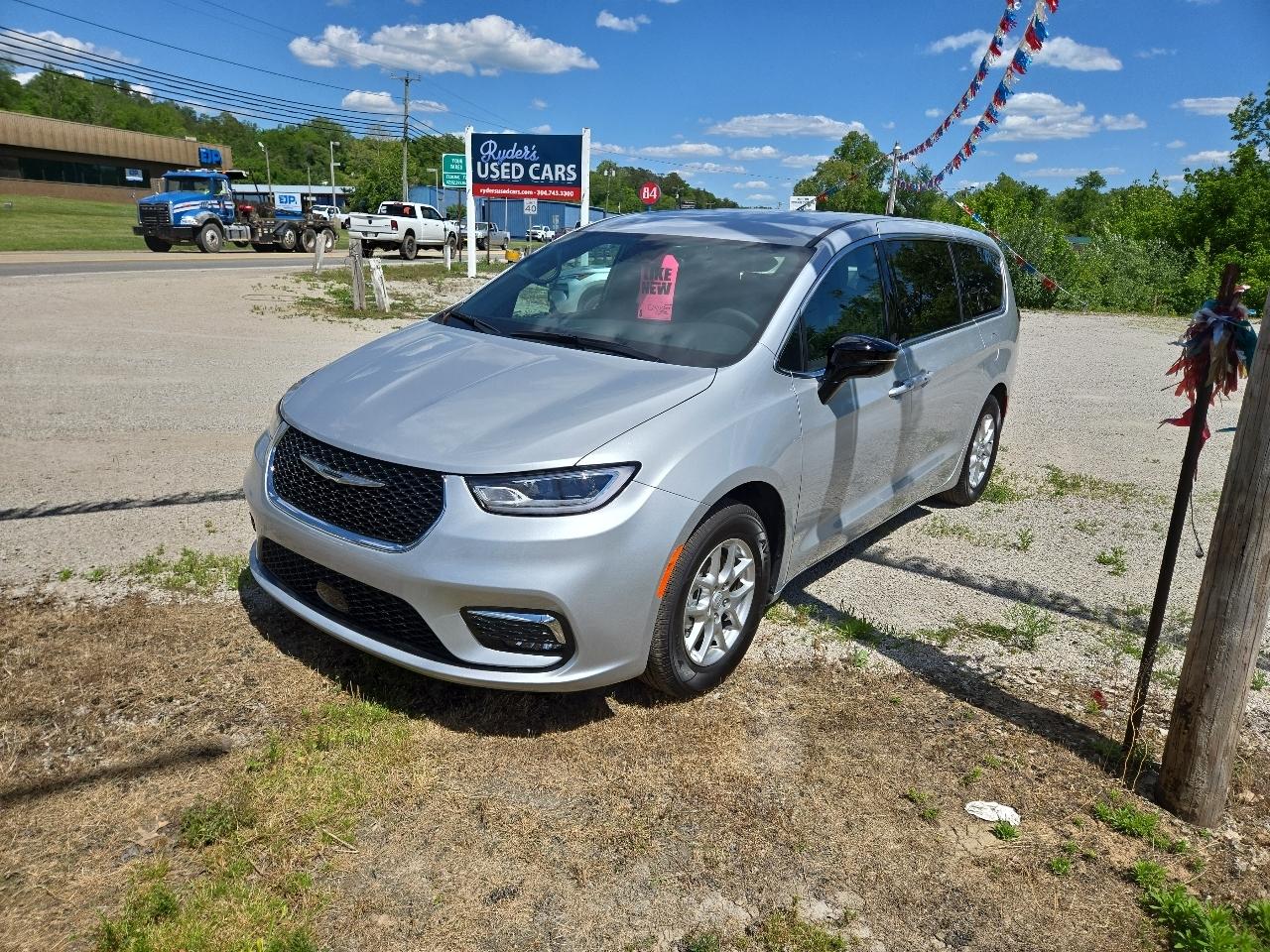 Chrysler Pacifica Select 2026