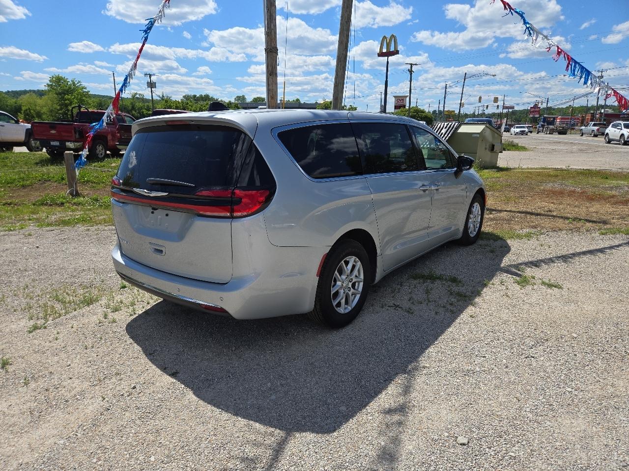 Chrysler Pacifica Select 2026