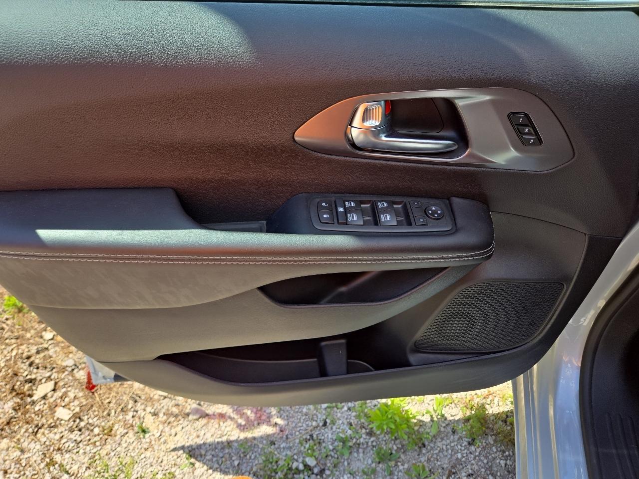 Chrysler Pacifica Select 2026