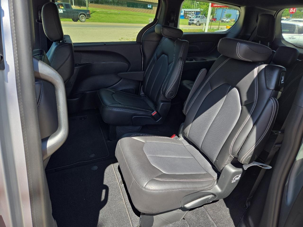 Chrysler Pacifica Select 2026