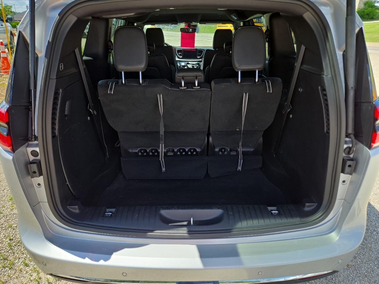 Chrysler Pacifica Select 2026