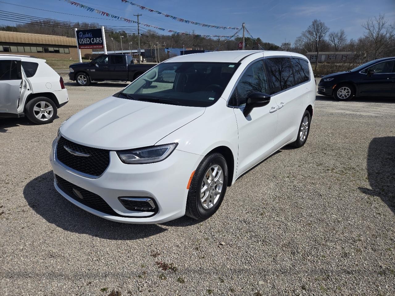 Chrysler Pacifica Select 2026