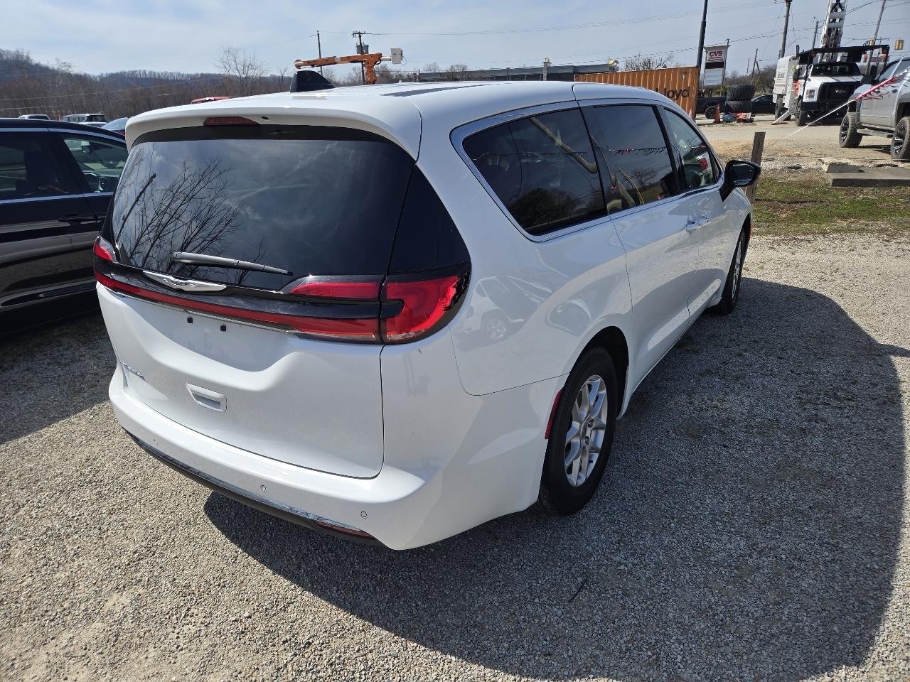 Chrysler Pacifica Select 2026