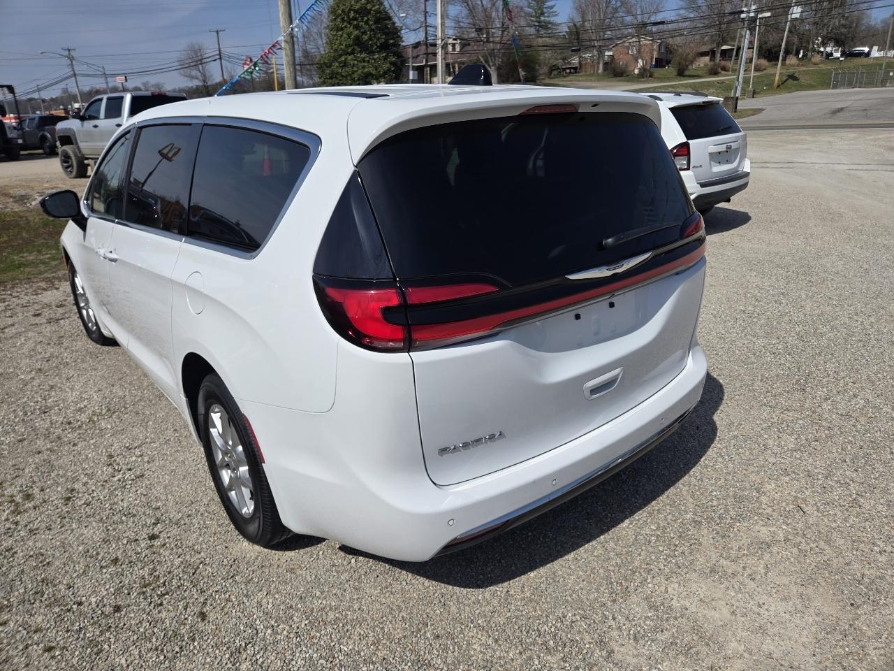 Chrysler Pacifica Select 2026