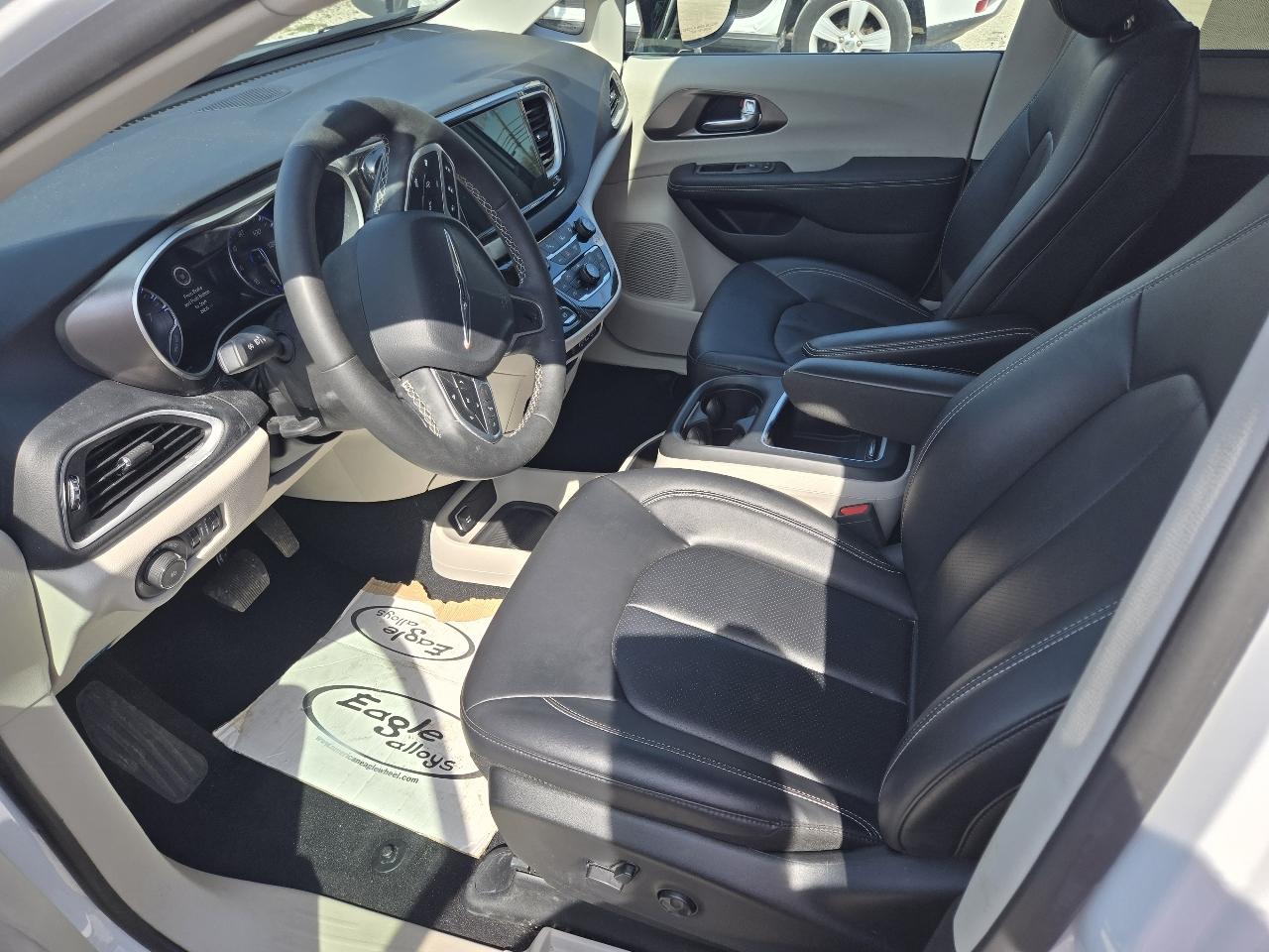 Chrysler Pacifica Select 2026