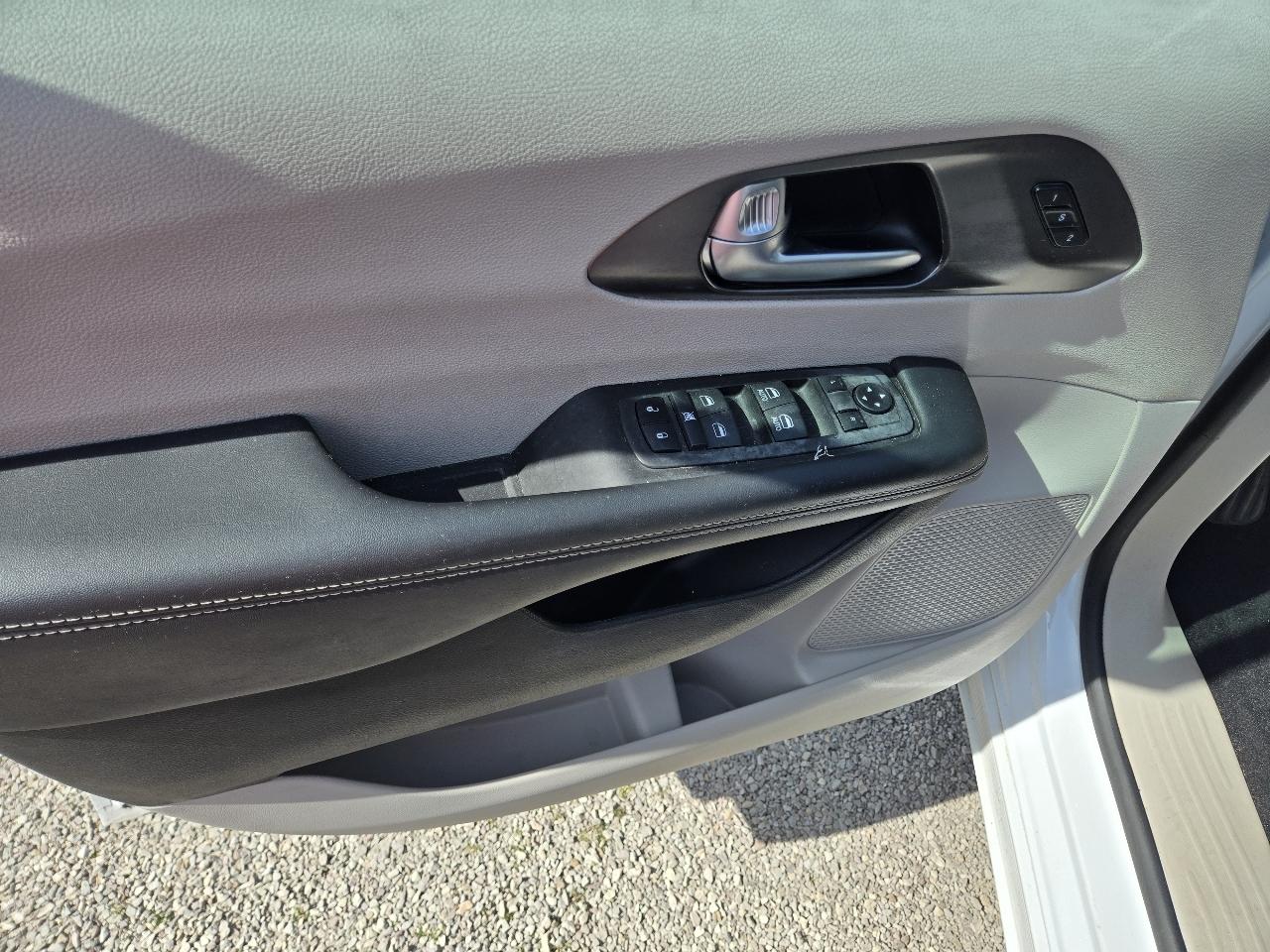 Chrysler Pacifica Select 2026