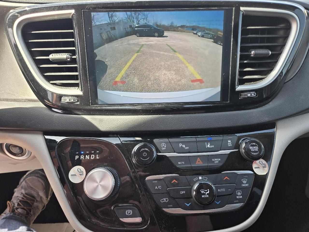 Chrysler Pacifica Select 2026