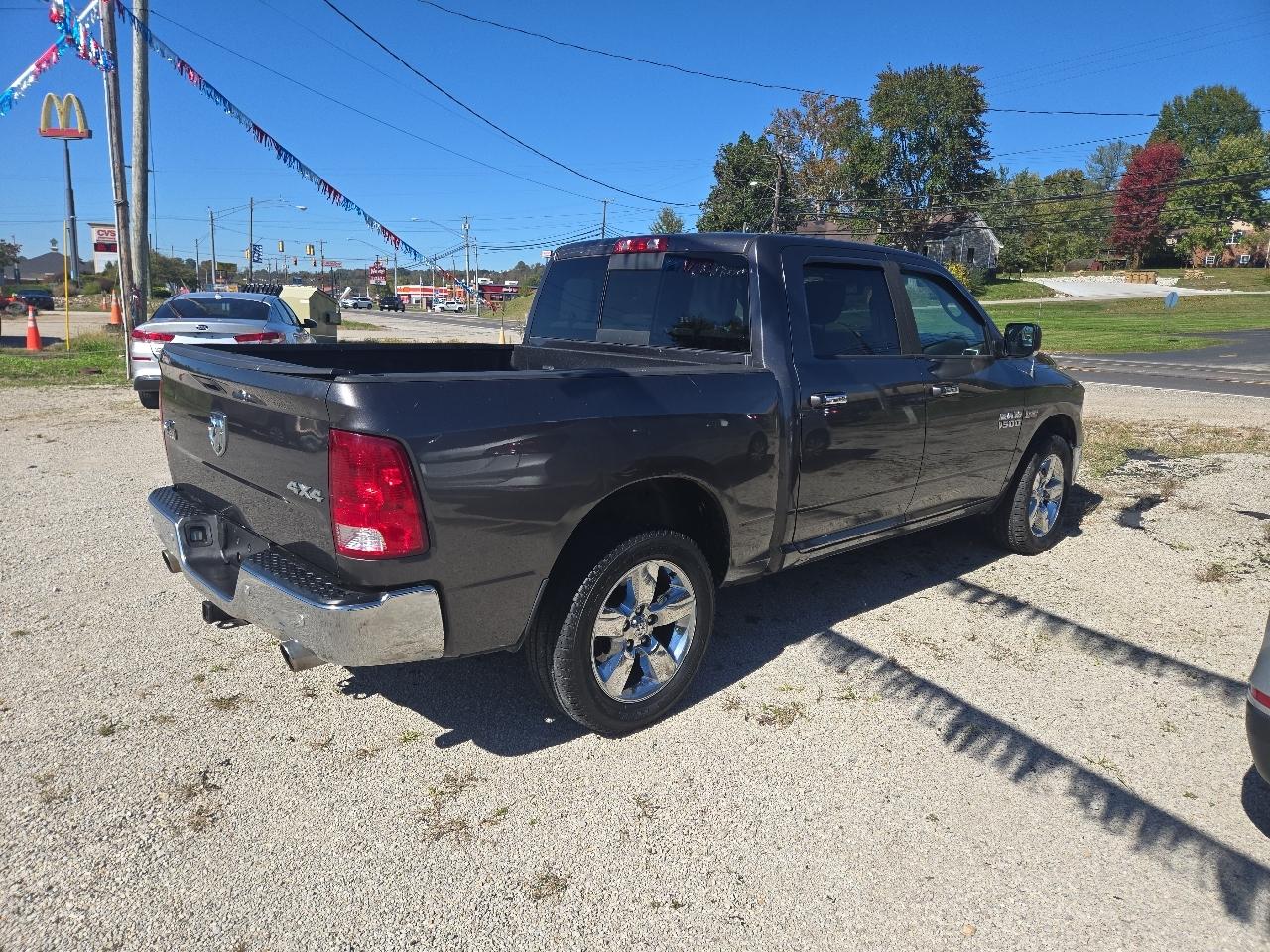 RAM 1500 Big Horn/Lone Star 4x4 Crew Cab 5'7" Box 2016