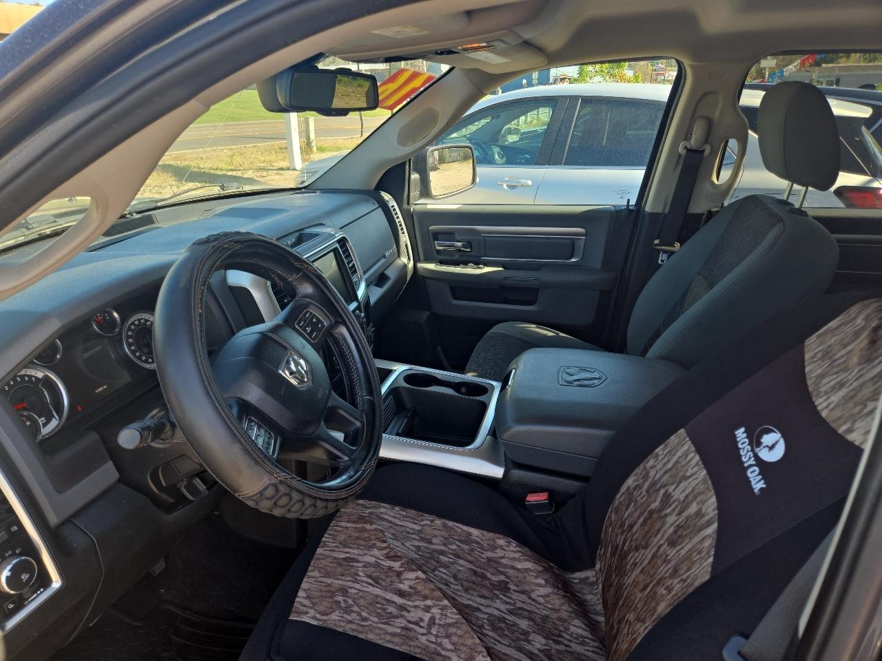 RAM 1500 Big Horn/Lone Star 4x4 Crew Cab 5'7" Box 2016