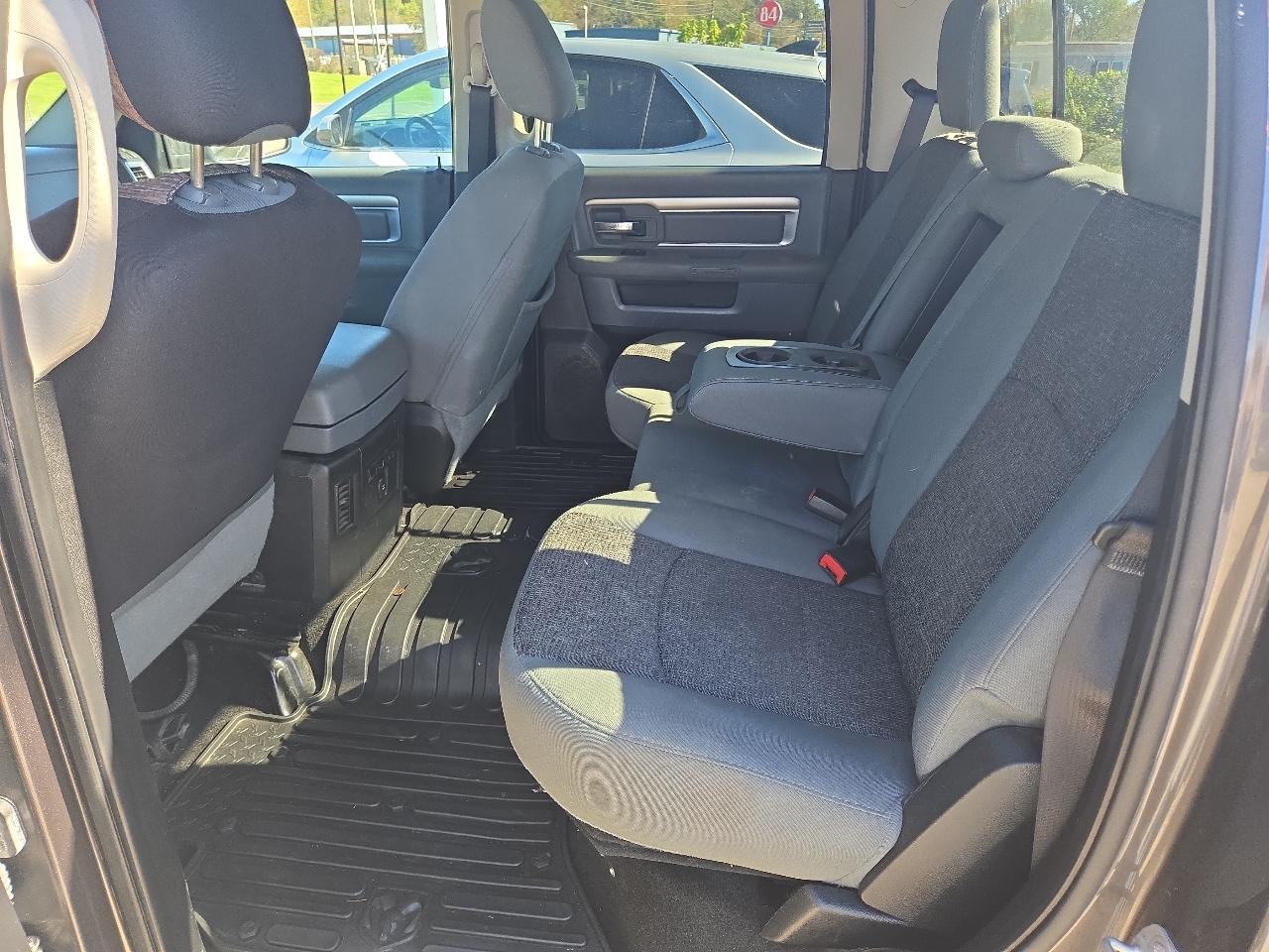 RAM 1500 Big Horn/Lone Star 4x4 Crew Cab 5'7" Box 2016