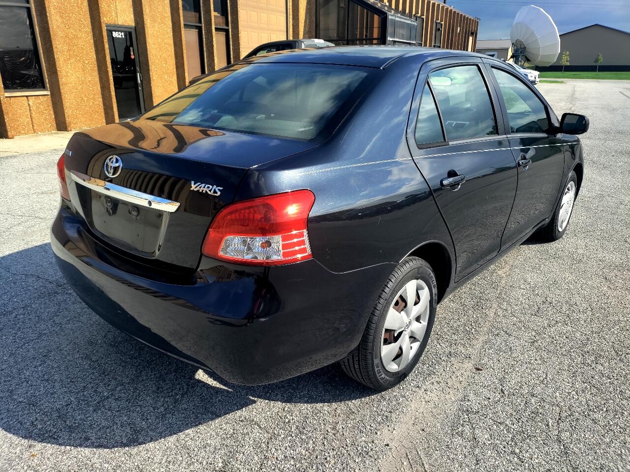 2008 Toyota Yaris photo 2