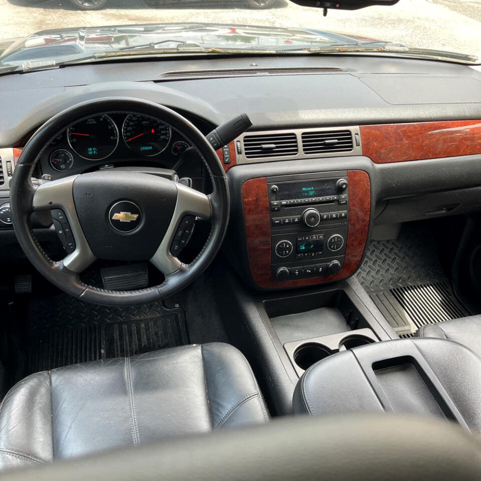 2012 Chevrolet Avalanche LT photo 15