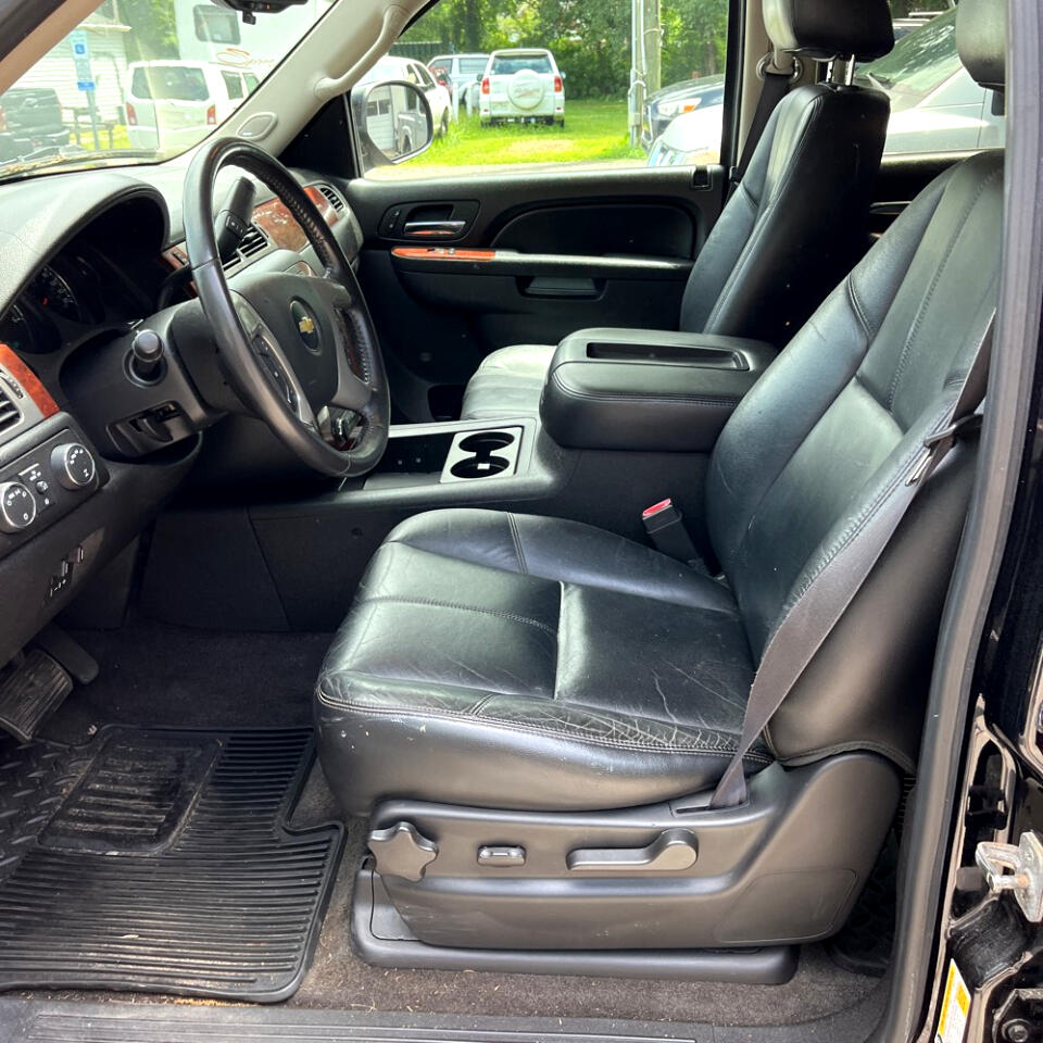 2012 Chevrolet Avalanche LT photo 18