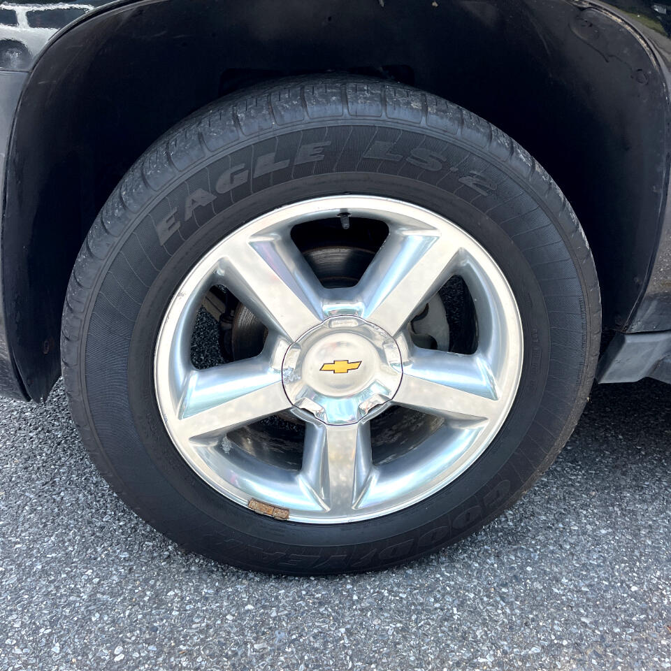 2012 Chevrolet Avalanche LT photo 22