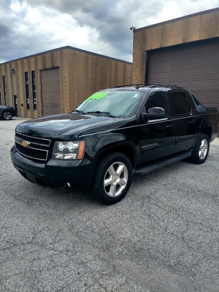 2012 Chevrolet Avalanche LT photo 3