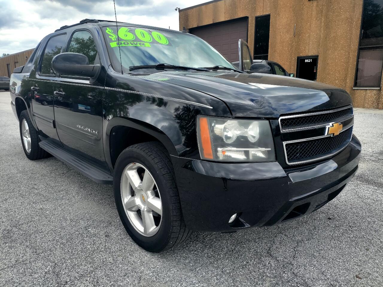 2012 Chevrolet Avalanche LT photo 6