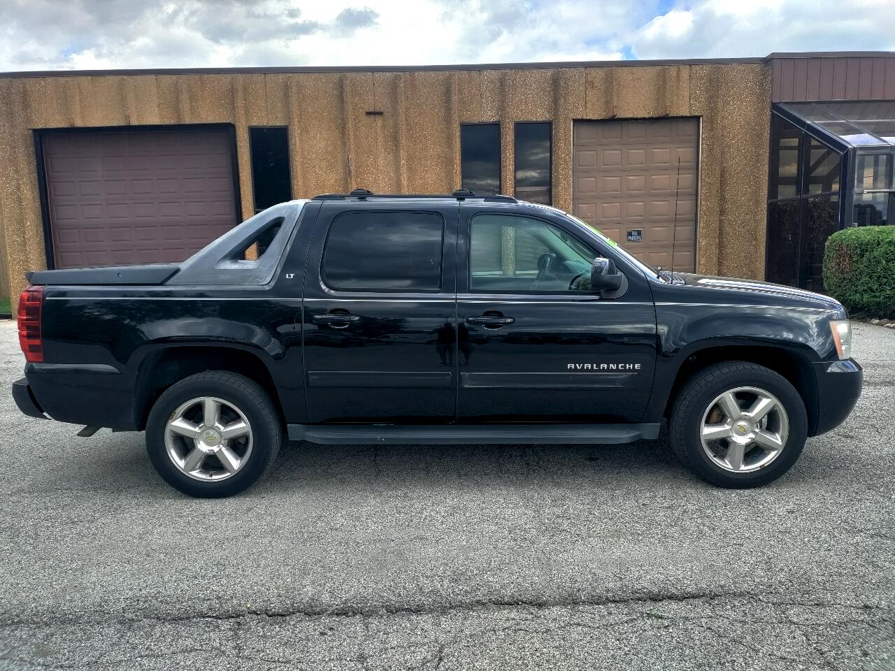 2012 Chevrolet Avalanche LT photo 4
