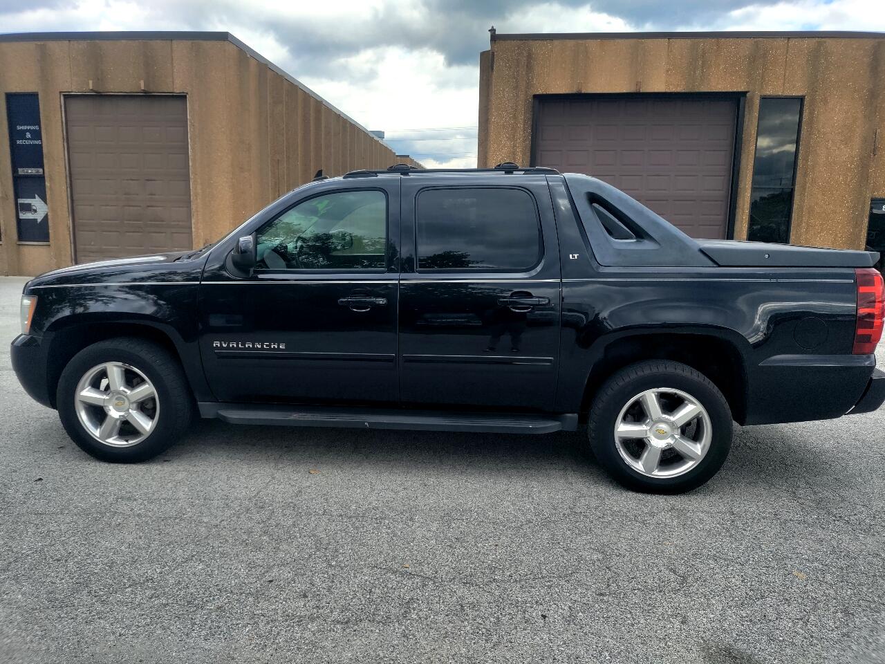 2012 Chevrolet Avalanche LT photo 8
