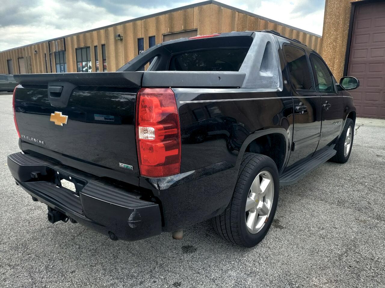 2012 Chevrolet Avalanche LT photo 12
