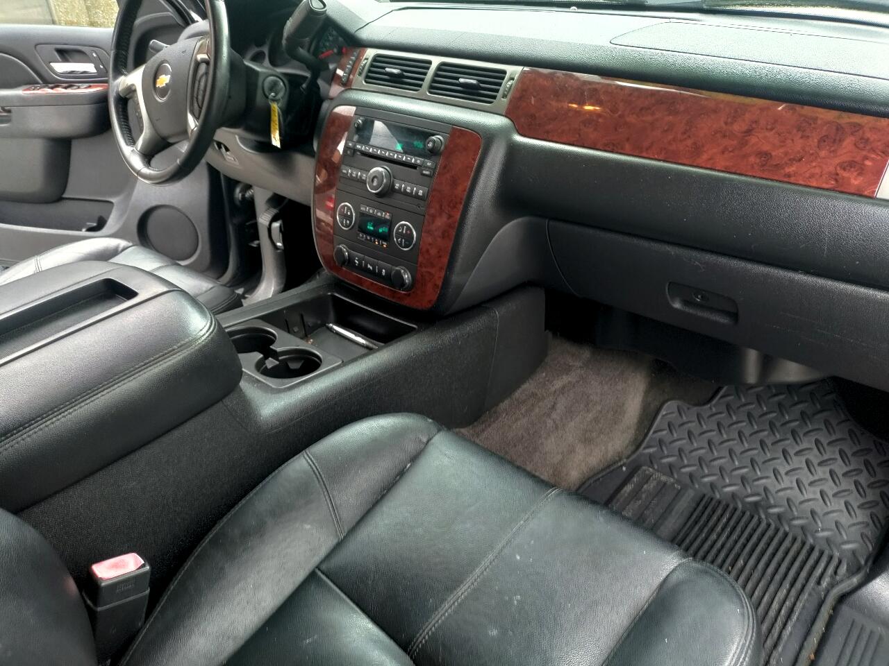 2012 Chevrolet Avalanche LT photo 16