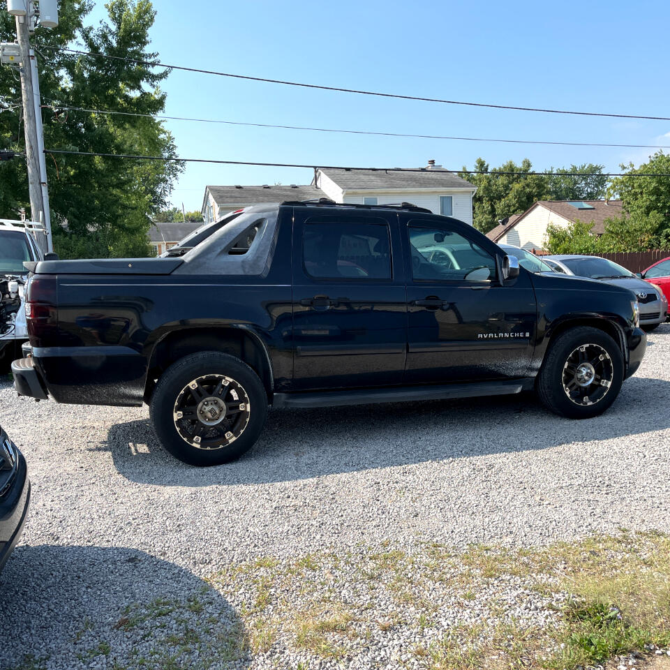 2007 Chevrolet Avalanche LS photo 3