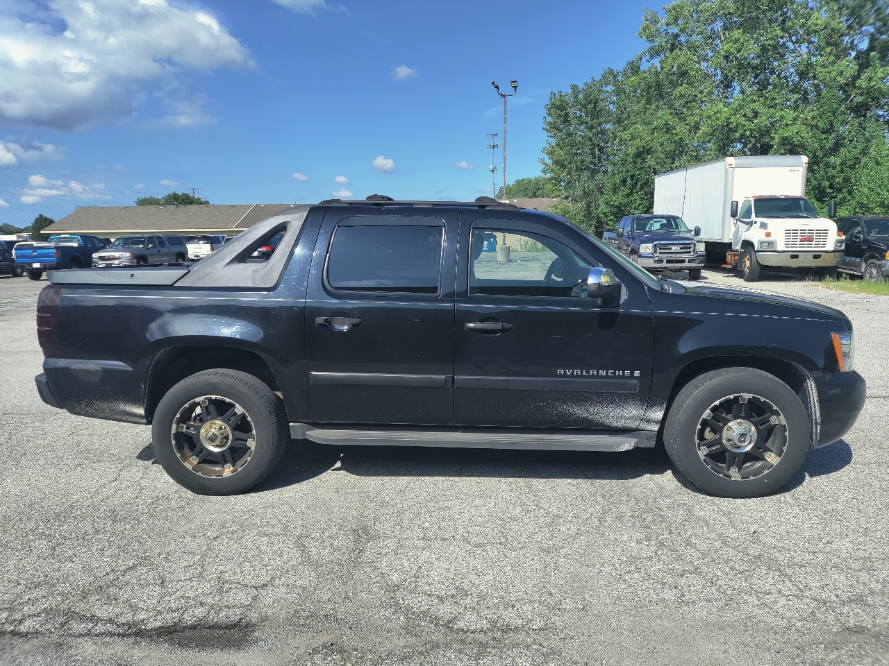 2007 Chevrolet Avalanche LS photo 3