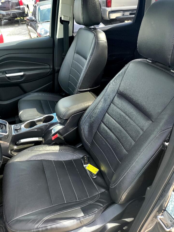 2014 Ford Escape Titanium photo 24