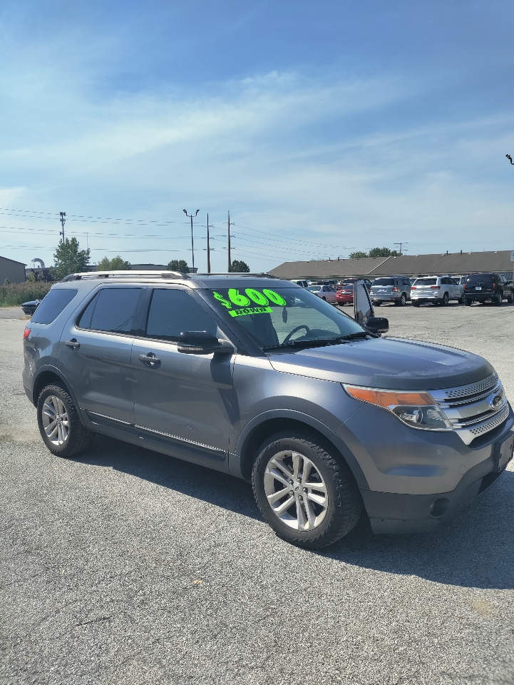 2013 Ford Explorer XLT photo 2