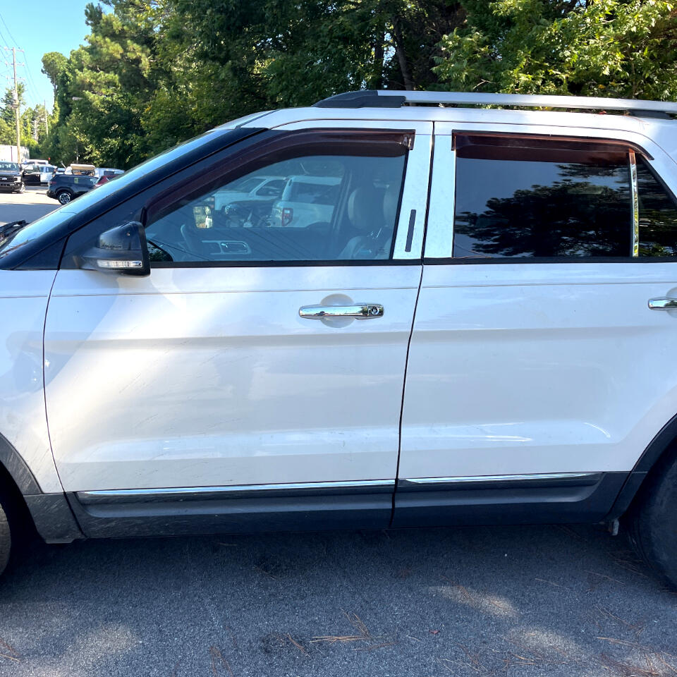 2015 Ford Explorer XLT photo 7