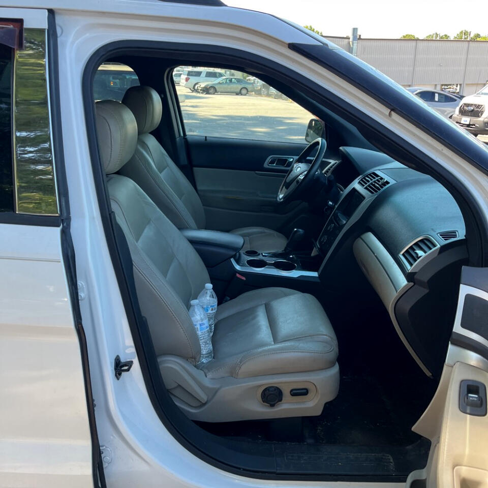 2015 Ford Explorer XLT photo 18