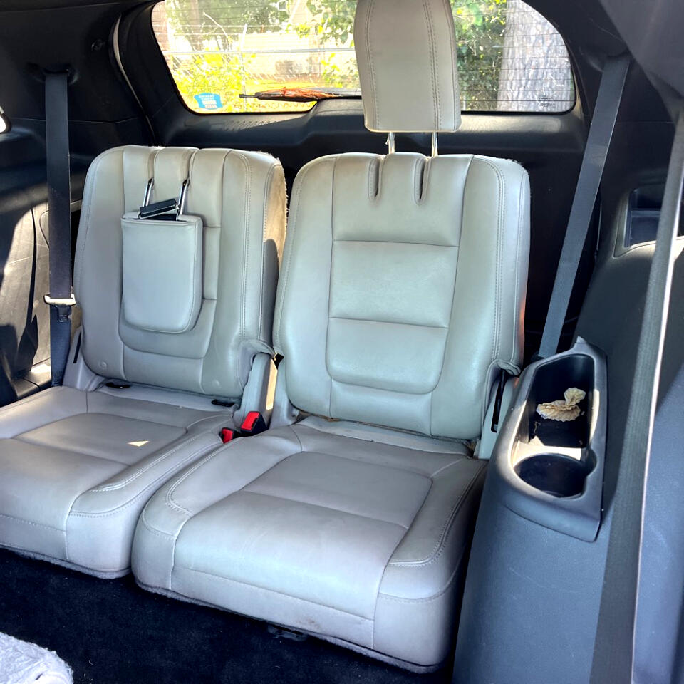 2015 Ford Explorer XLT photo 21