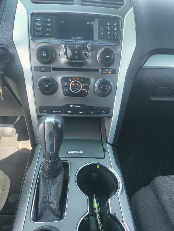 2014 Ford Explorer XLT photo 17