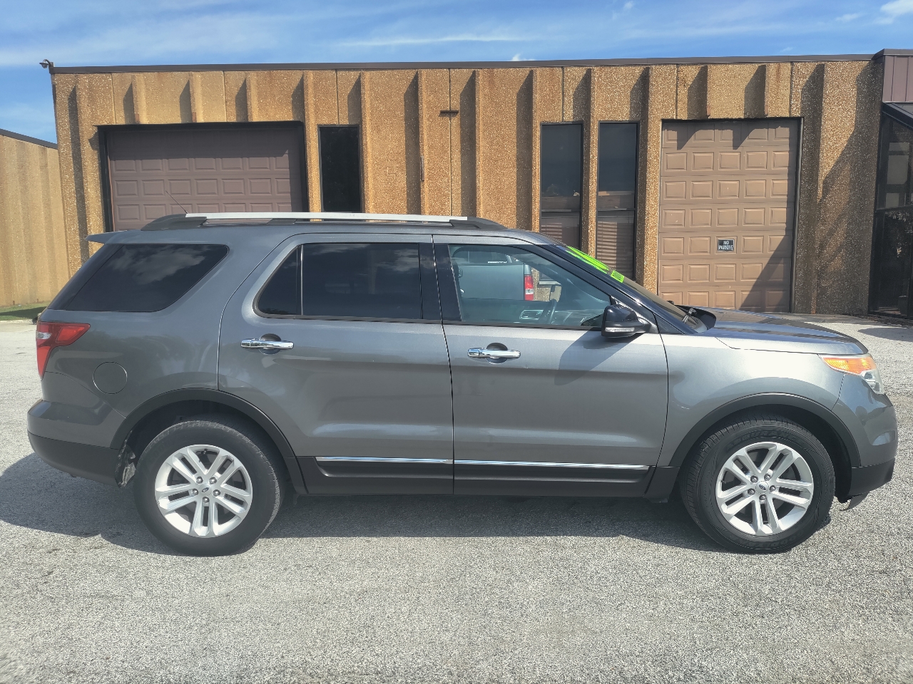 2014 Ford Explorer XLT photo 3